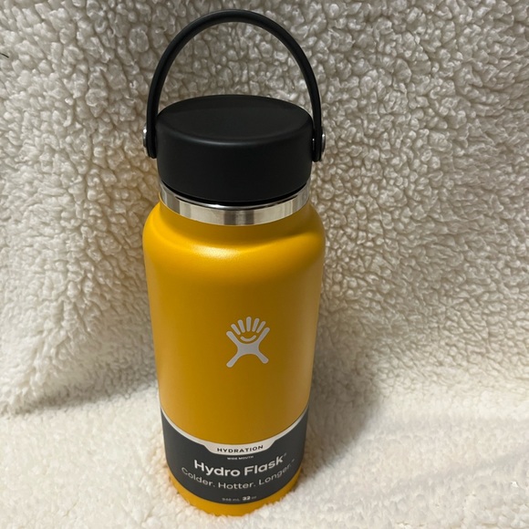 Hydro Flask Other - HYDROFLASK WIDE MOUTH 40 OZ WATERBOTTLE. THE COLOR IS CALLED STARFISH. NWT!